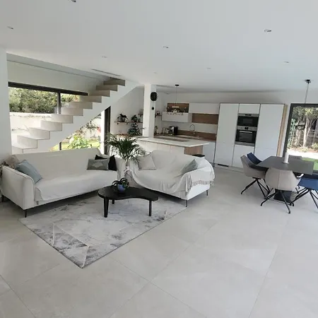 Avec Piscine Villa Saint-Raphaël