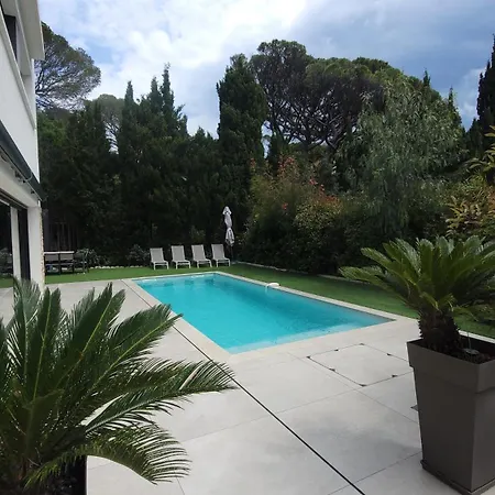 Avec Piscine Saint-Raphael (Var)