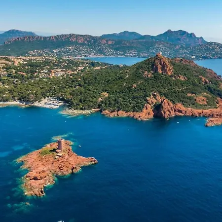 Avec Piscine Saint-Raphael (Var)